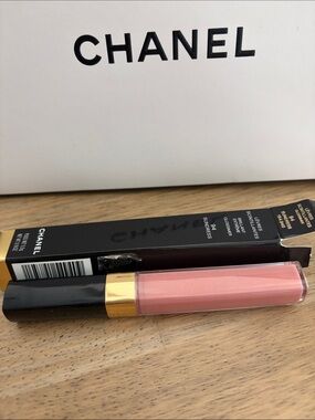 CHANEL Lip Gloss in Soft Pink with Gold Accents